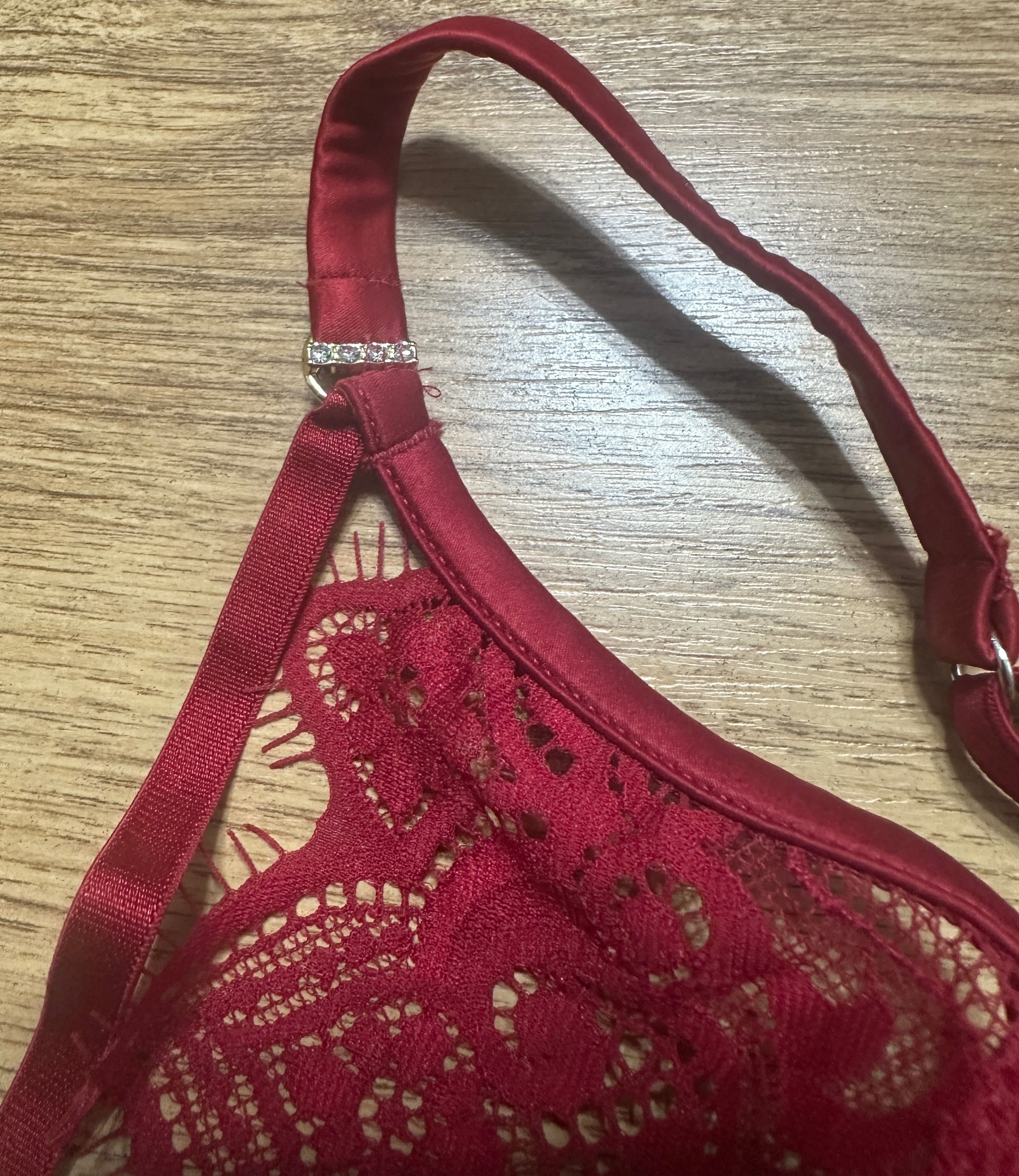 Czerwony stanik biustonosz Intimissimi 80C koronka kryształki paski