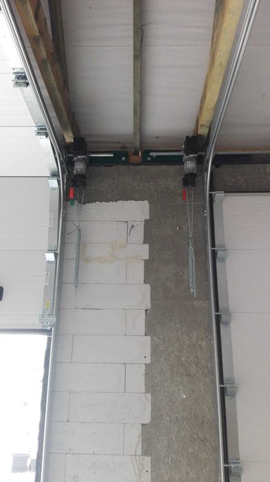 Duże drzwi garażowe segmentowe automatyczne przemysłowe, Producent