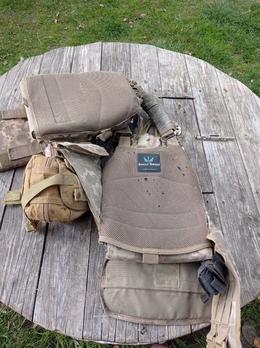 Продам шолом і бронік