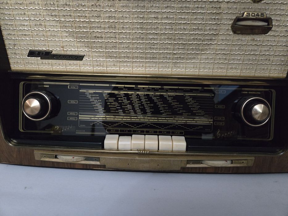 Rádio antigo reparado Grundig