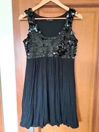 Vestido preto em malha fina e lantejoulas.s