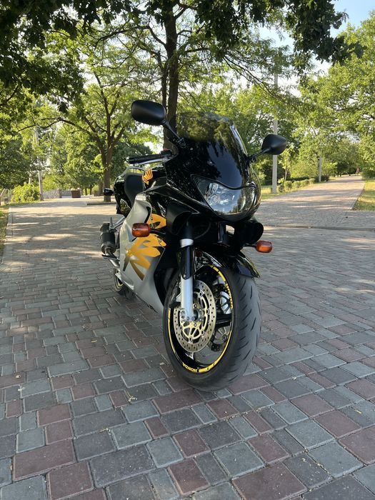 Продам Honda cbr600F4
