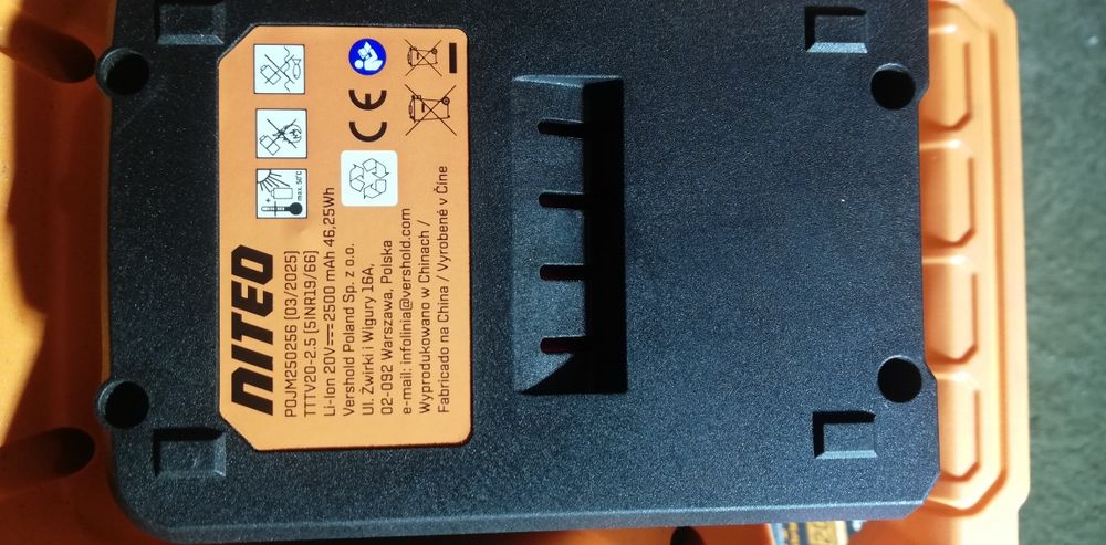 Akumulatorowy kompresor 20V MAX Niteo + akumulator + ładowarka