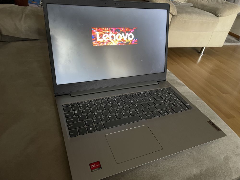 Laptop Lenovo z ladowarka