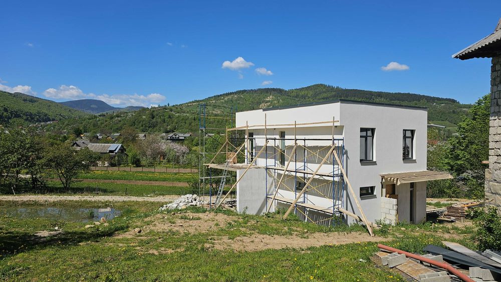 Власний будинок в Карпатах, Яремче. З стильним інтер'єром, готовий.