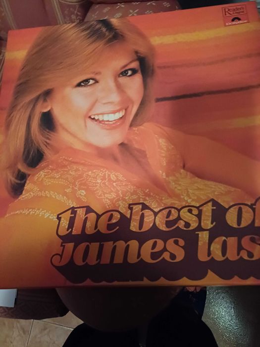 Caixas com alguns discos de vinil