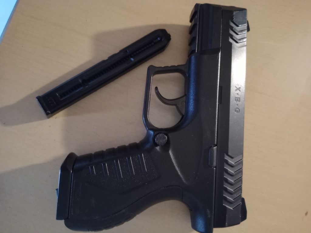 vendo  pistola,  depressão  4.5  com boa, pressão com algumas esferas