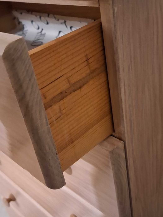 Cómoda/camiseiro de 6 gavetas em madeira de pinho maciça