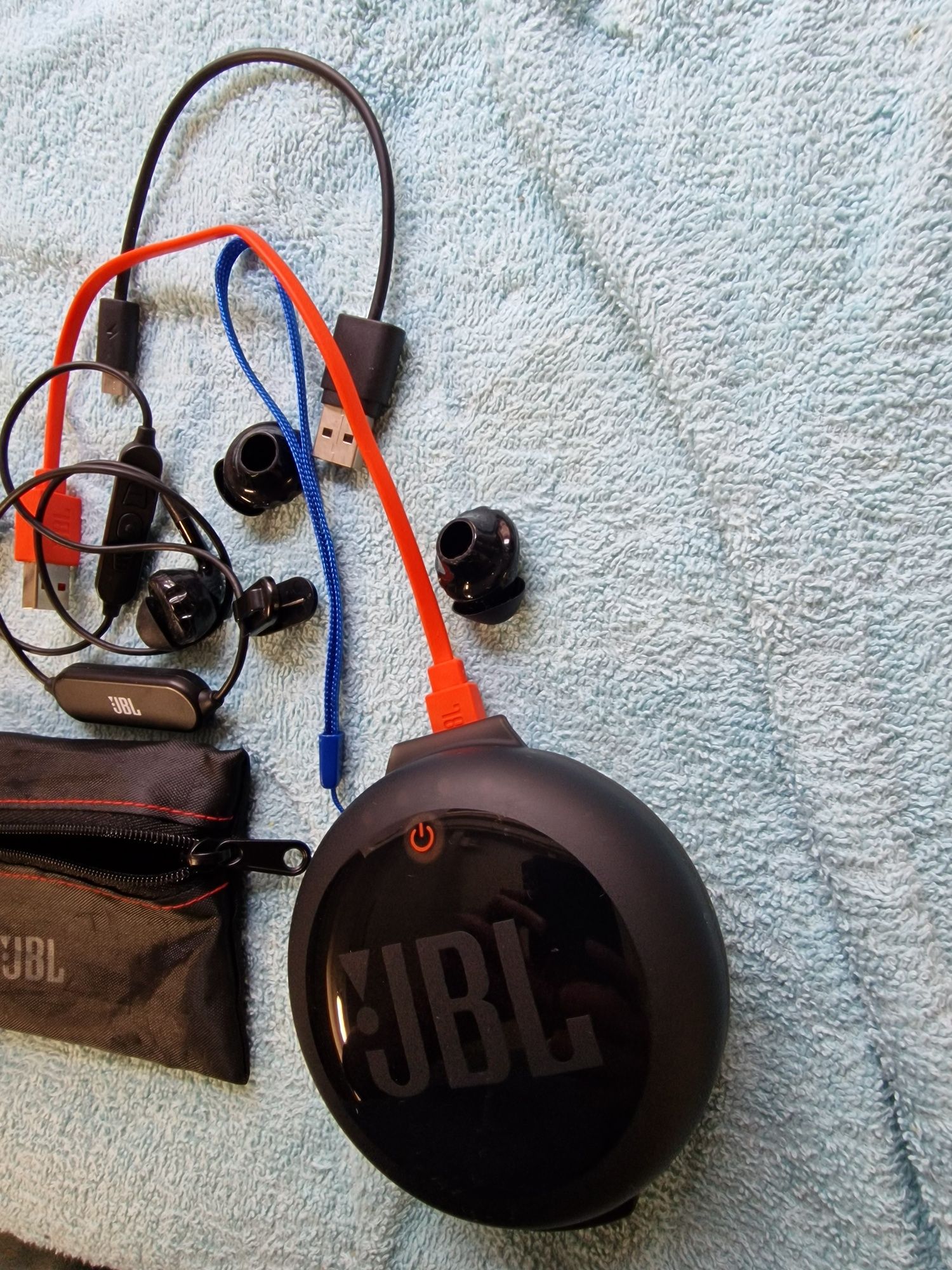 Słuchawki Bluetooth JBL CHARGING CASE powerpack ,sprawny,mało używanye