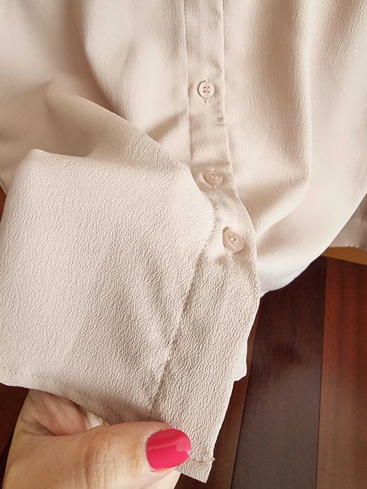 Camisa rosa clara com textura no tecido H&M, tamanho 32