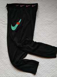 NIKE NSW PANT JDIY czarne spodnie dresowe dziewczęce 158/170 14L 36/S