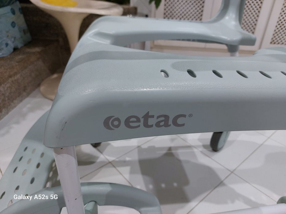 Cadeira higiénica com rodas etac clean