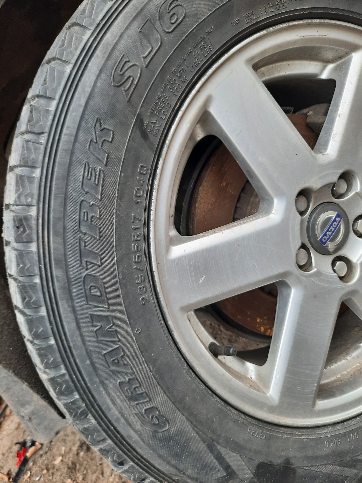 Продам диски с резиной  235 65 r 17   зима