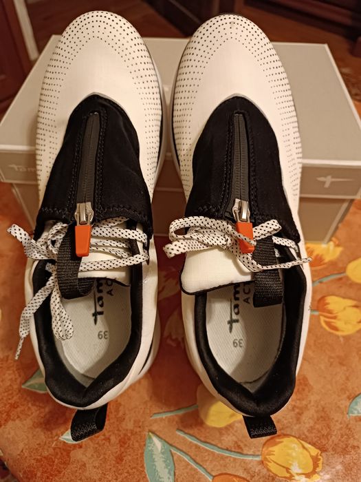 Кросівки Tamaris водонепроникні жіночі чорно білі р. 39