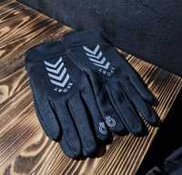 Мото перчатки SPORT

Сонсорний палець

Колір:Чорний

Розмір: