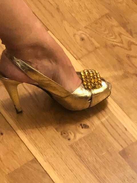 Sapatos senhora cerimonia dourados estado novo