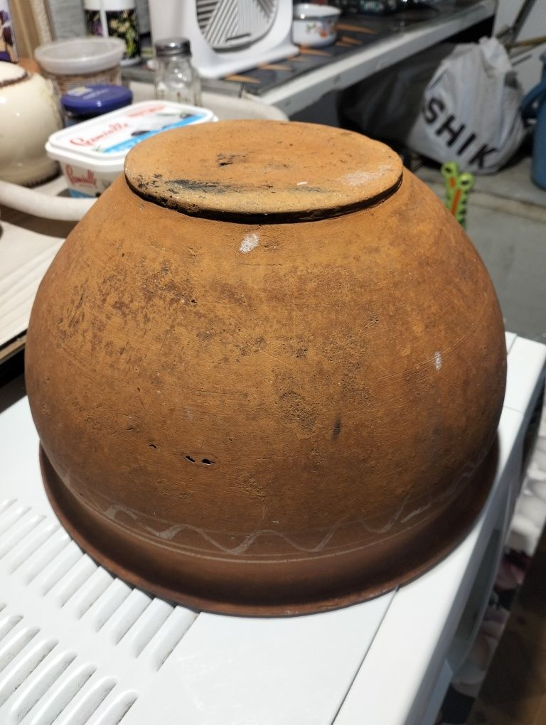 Глиняная миска .