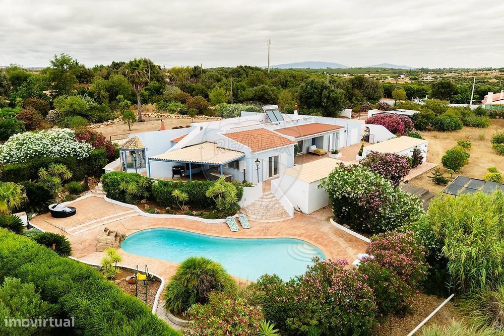 Moradia T5 para venda