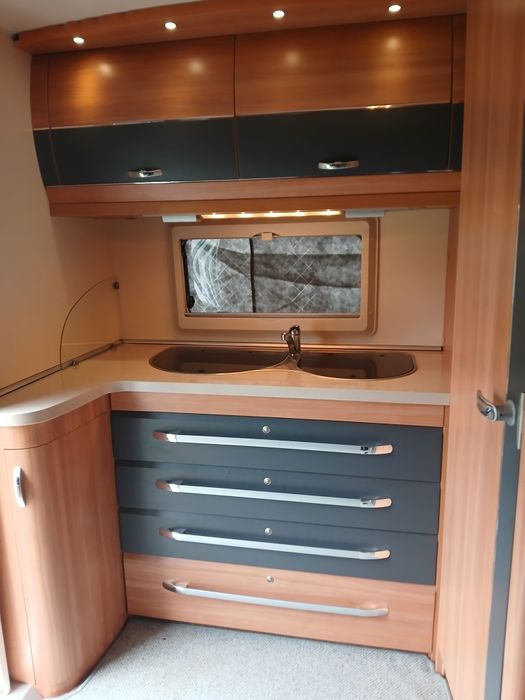 Przyczepa Hobby de Luxe 380 T mover solar