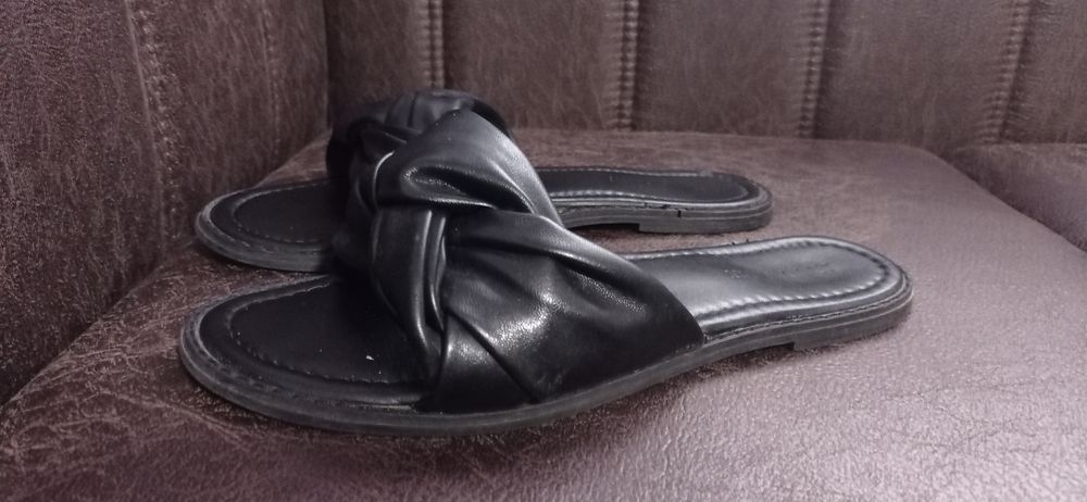 Шкіряні шльопанці від бренду jenny fairy