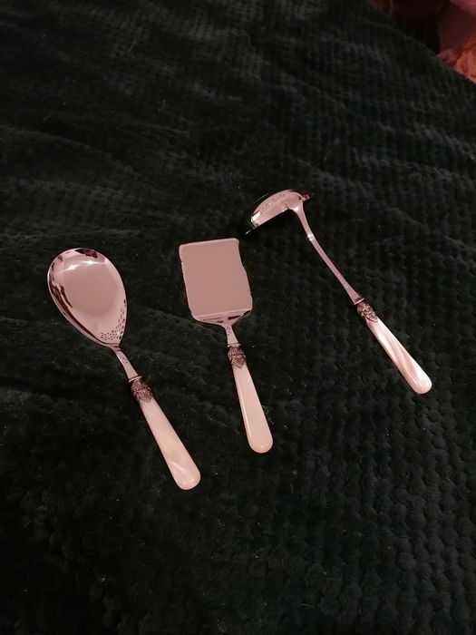 Zestaw obiadowy, wazówka, łyżka do sosów, łopatka