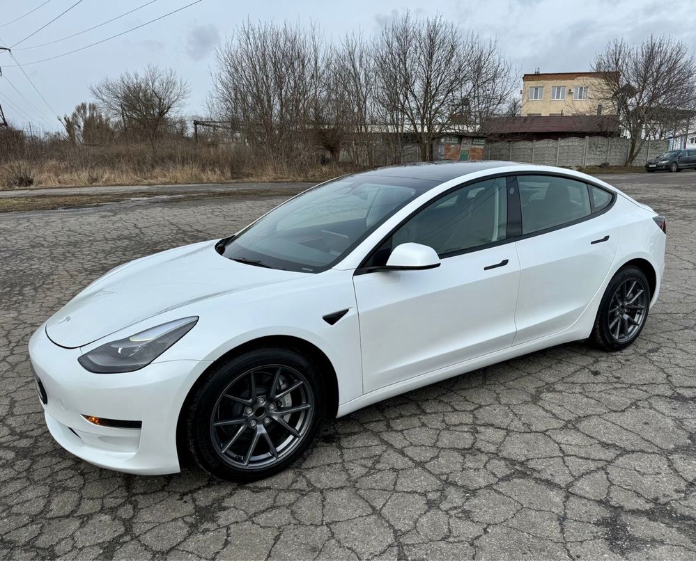 Tesla Model 3 (2023)