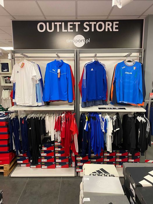 Meble do salonu z odzieżą i obuwiem