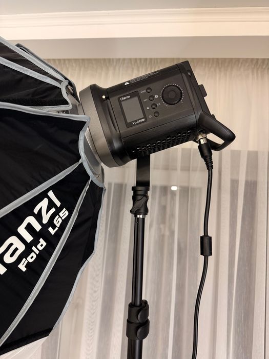 Ulanzi VL 200 BI світло постійне світло