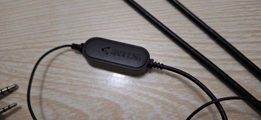 Антенна ABBREE AR-771 для рації Baofeng, або гарнитура