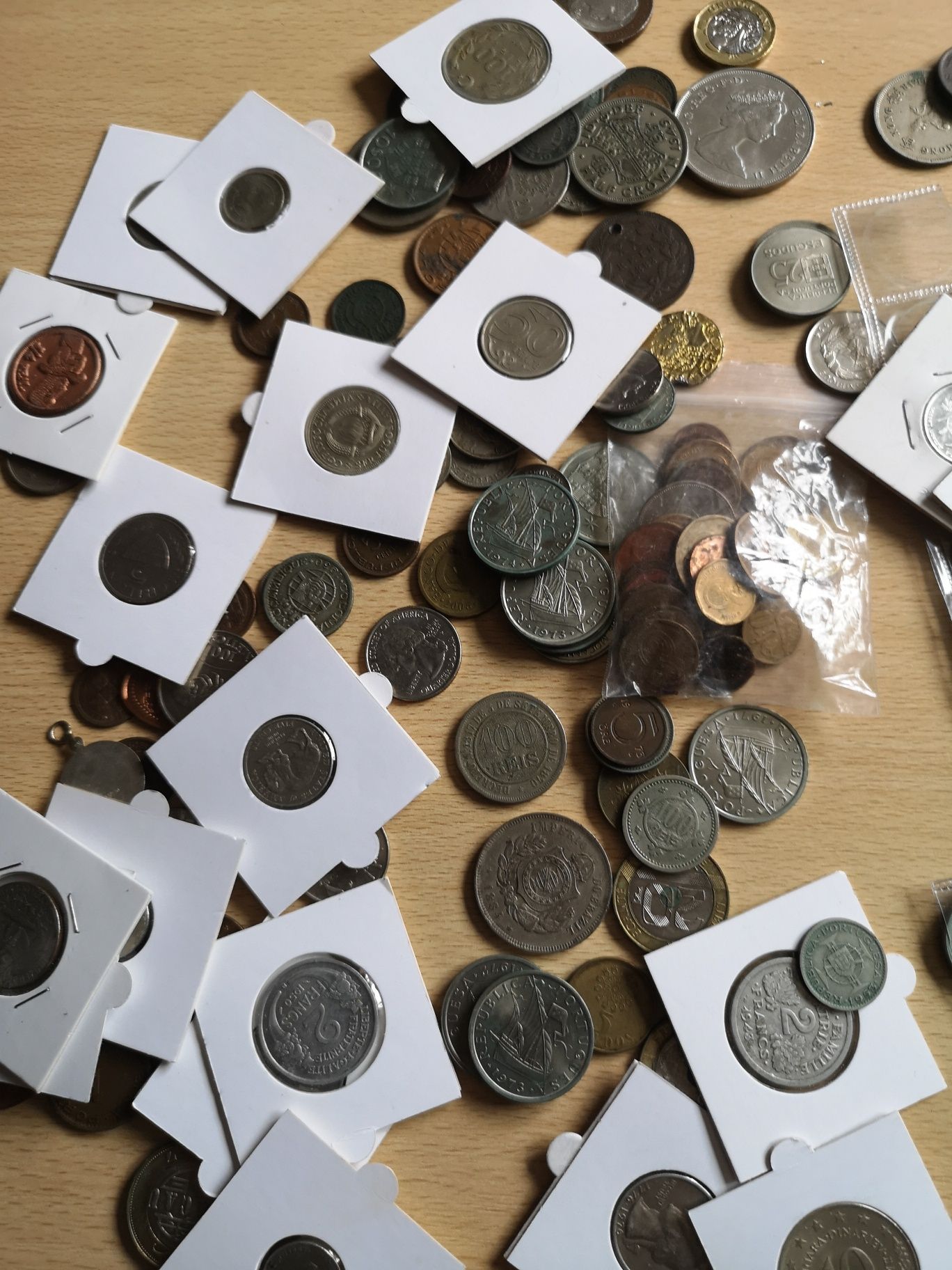 2.4 kg de moedas diversas