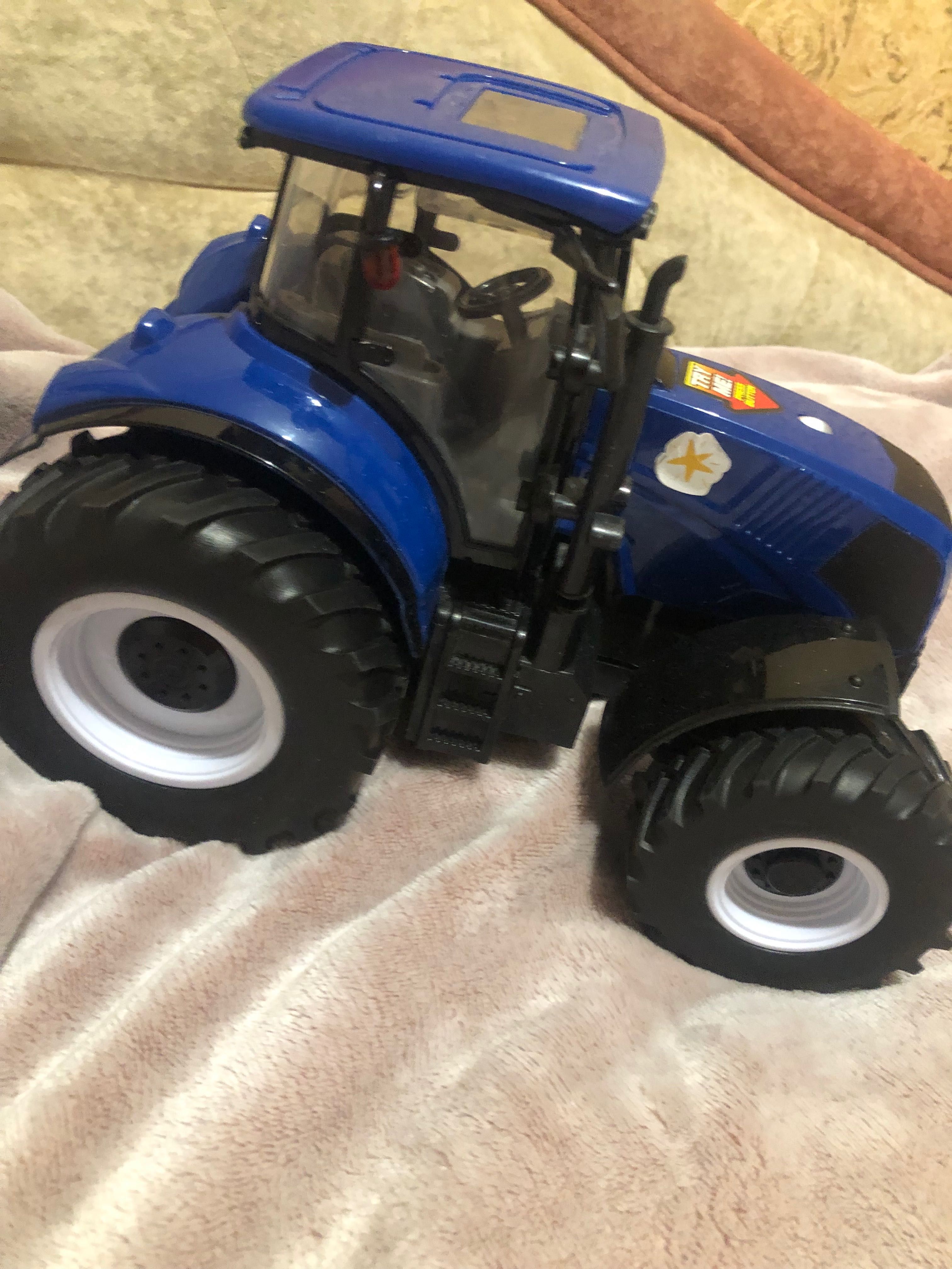 продам дитячий трактор 28см