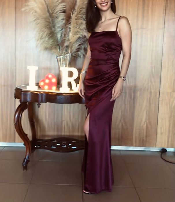 Vestido de cerimónia bordô