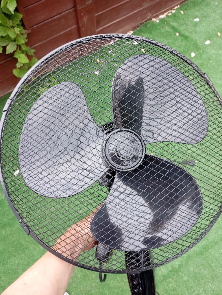Wentylator podłogowy stojacy  czarny Volteno VO0027, moc 40W- niespraw