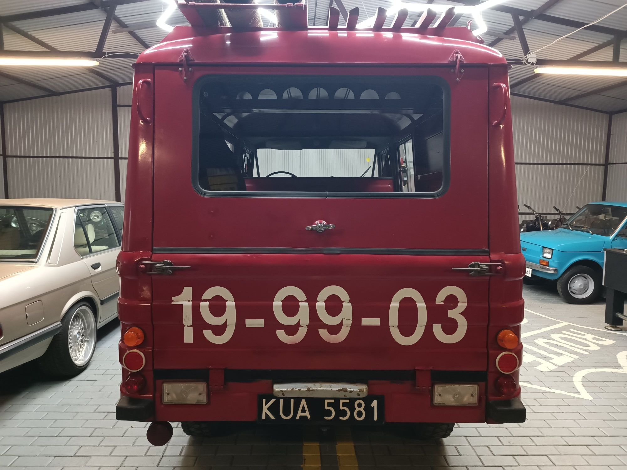 Żuk strażak (czarne tablice)