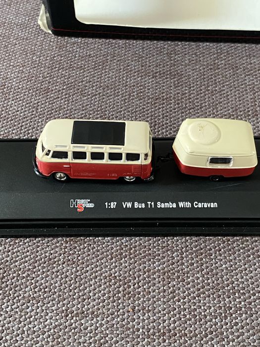Модель Volkswagen Bus T1 Samba W/Caravan 1:87