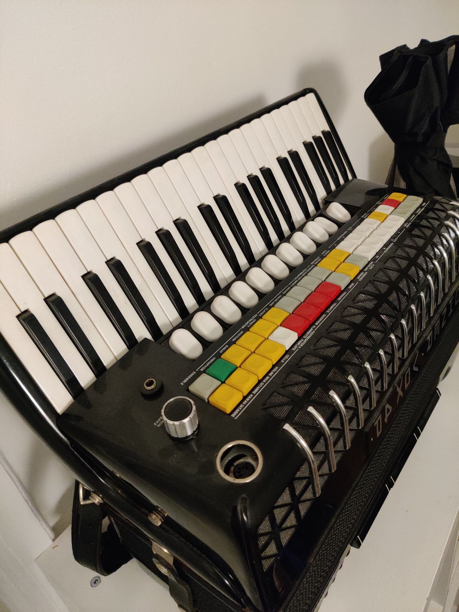 Akordeon Hohner VOX 4P 120