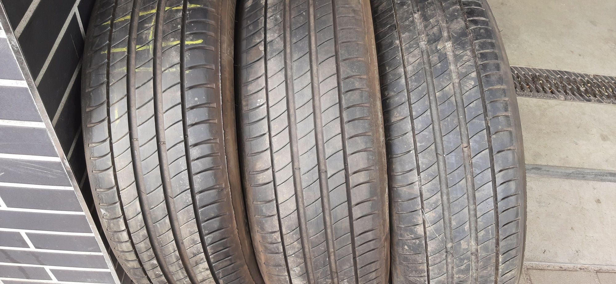 205/55R19  michelin