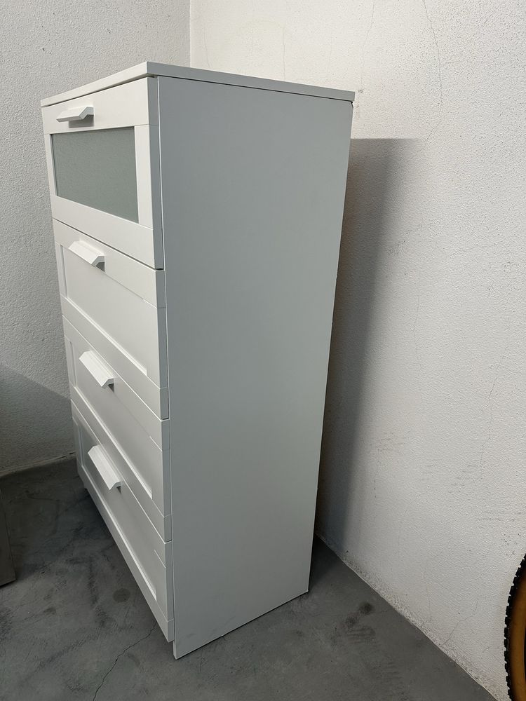 Cómoda Brimnes c/4 gavetas