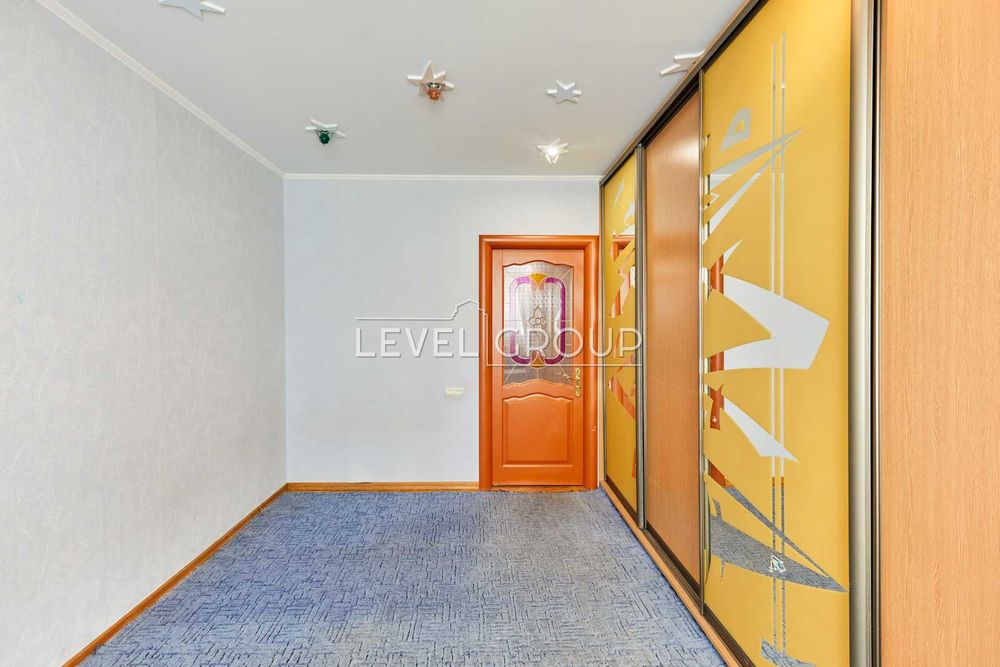 Продаж 3-кімнатної квартири з ремонтом вул. Анни Ахматової