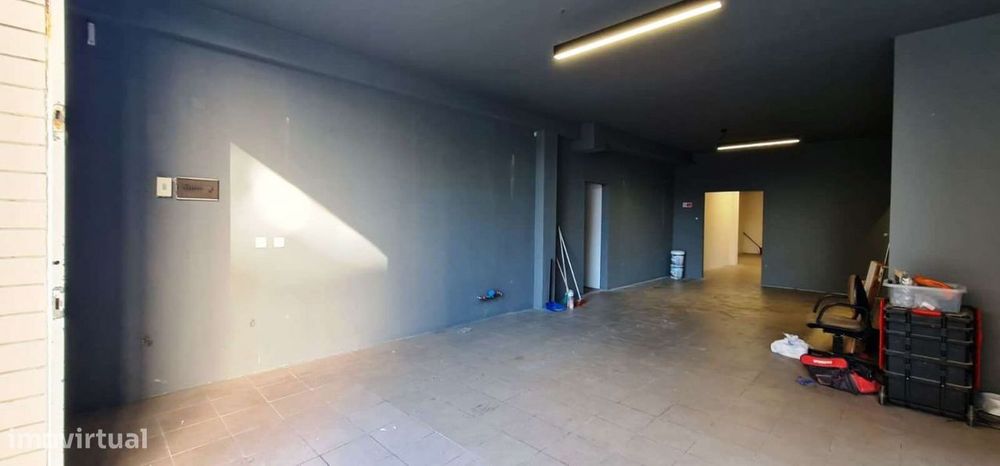 Espaço Comercial com 280 m² em Lomar – Perfeita para o Seu Negóci