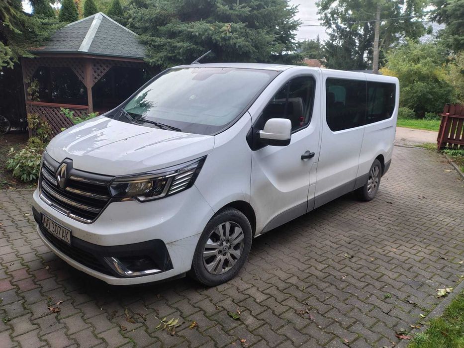 Renaul Trafic 2022, faktura VAT 23%, przetarty bok