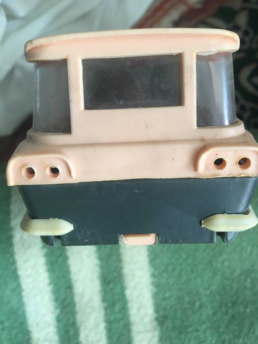 Игрушки  СССР железные  и  " дубовые "