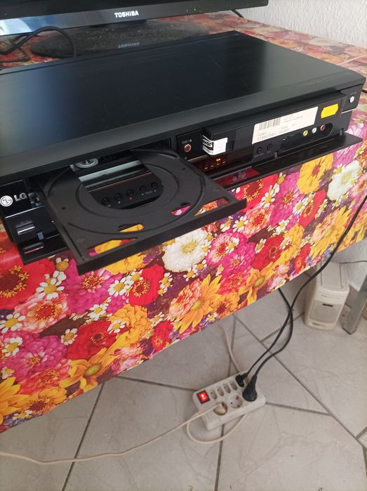 VHS, nagrywarka, wszystko LG-RCT 699H