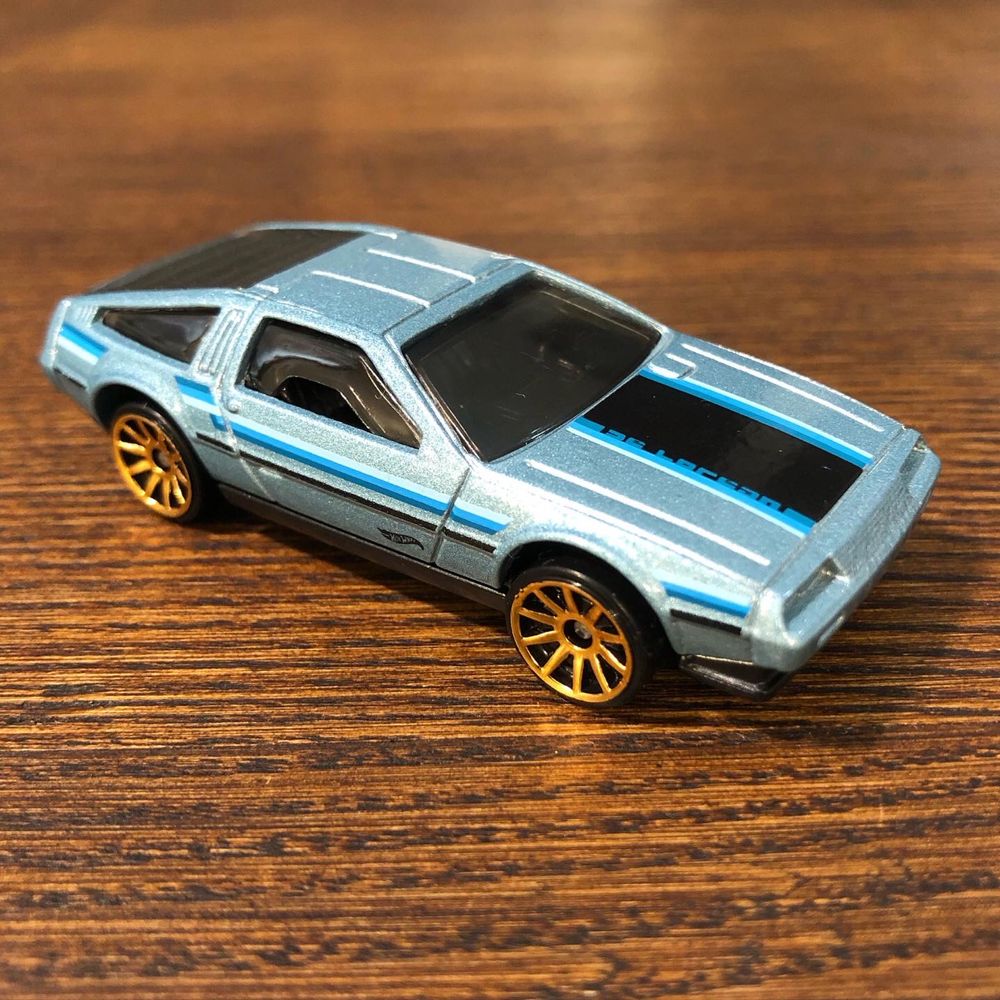 Hot Wheels '81 DeLorean DMC-12