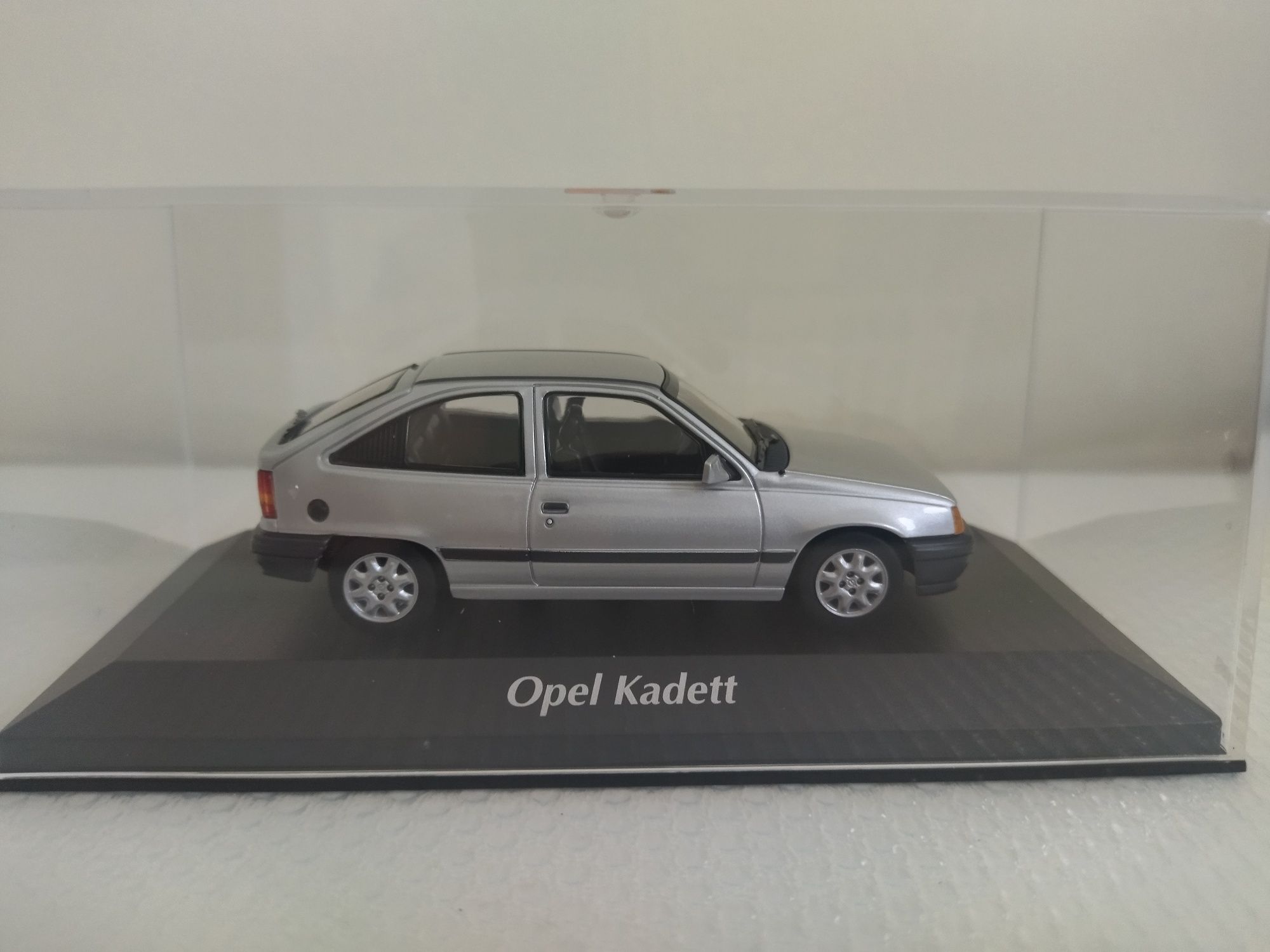 Miniatura Opel Kadett 1/43 Nova