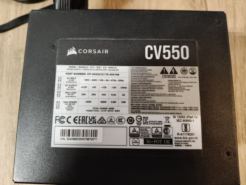 Zasilacz  Corsair CV Series CV550 Watt Bronze, czarny