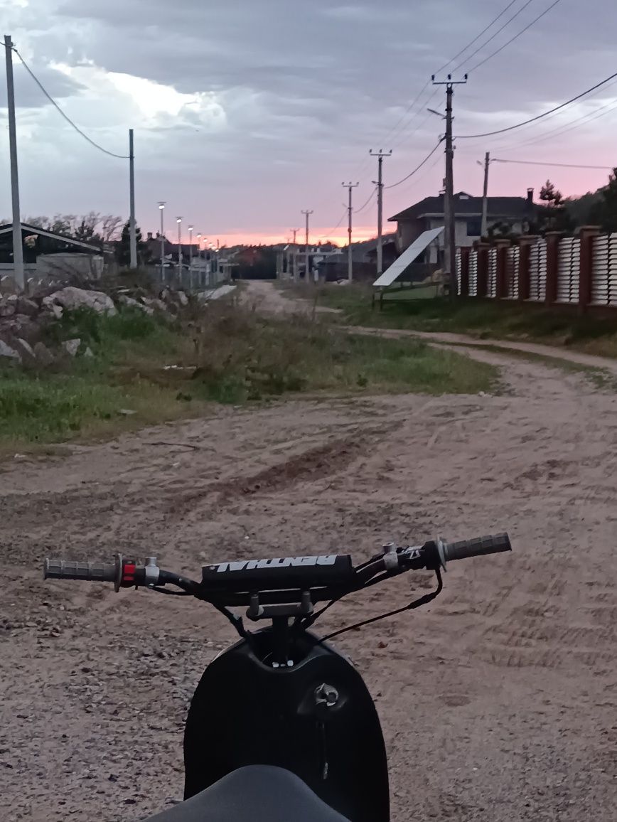 Suzuki let's 4 стант