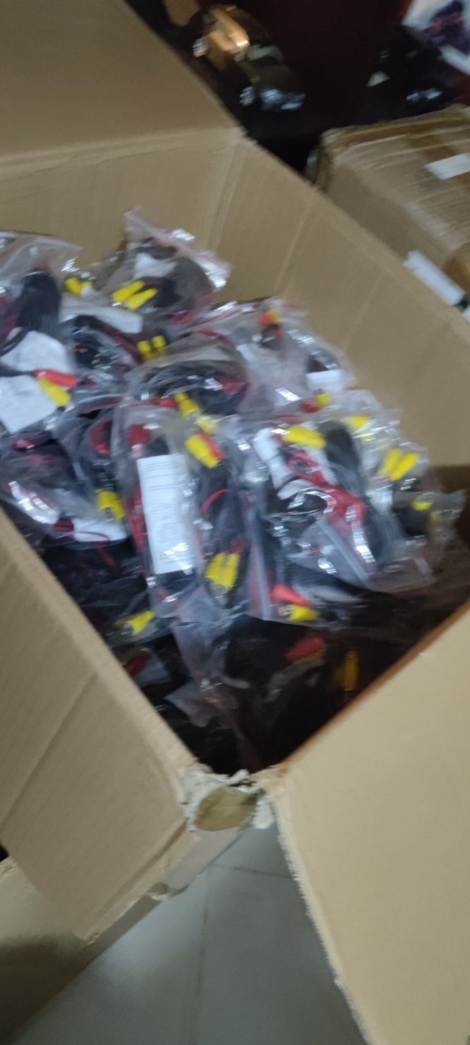 Stock de loja de autorradios centenas de unidades
