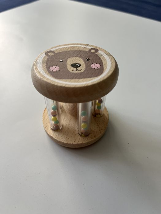 Drewniana grzechotka miś