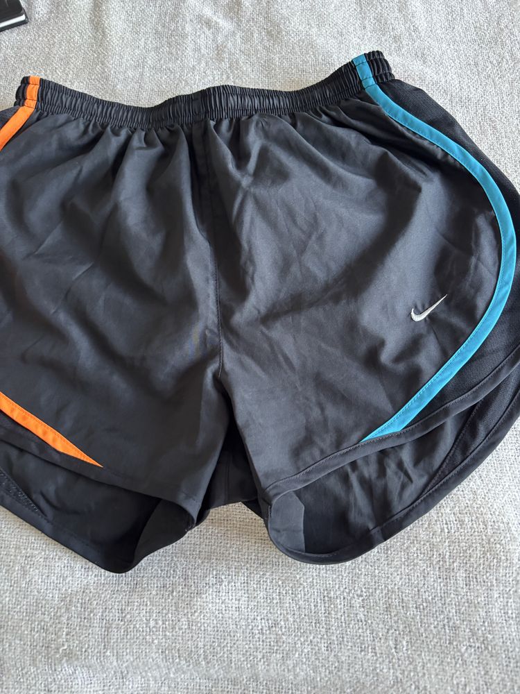 Czarne sportowe spodenki nike uniwersalne w bardxo dobrym stanie